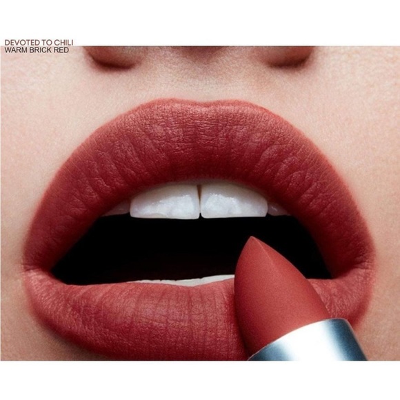 NEW! M·A·C POWDER KISS LIPSTICK - DEVOTED TO CHILI. - Picture 2 of 2